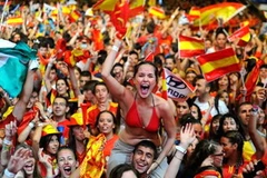 Cổ động viên Tây Ban Nha vui mừng trước chiến thắng của đội nhà. (Nguồn: Getty Images)