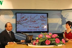 Phó Thủ tướng Nguyễn Xuân Phúc chúc Tết thính giả qua làn sóng VOV Giao thông. (Nguồn: vov.vn)
