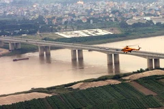 Cầu Thanh Trì bắc qua sông Hồng. (Ảnh: Trọng Đức/TTXVN)