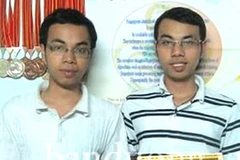 Anh em sinh đôi Hoàng Anh-Anh Tiến. (Nguồn: banduong.vn)