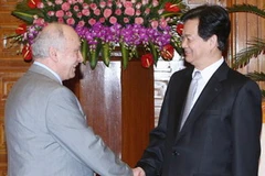 Thủ tướng Nguyễn Tấn Dũng tiếp Đại sứ Romania Dumitru Olaru nhân kết thúc nhiệm kỳ công tác tại Việt Nam. (Ảnh: Phương Hoa/TTXVN)