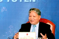 Bộ trưởng Bộ Tư pháp Hà Hùng Cường đối thoại trực tuyến với nhân dân. (Nguồn: VGP News)