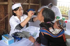 Khám, chữa bệnh cho đồng bào dân tộc thiểu số vùng cao Tây Bắc. (Nguồn: TTXVN)