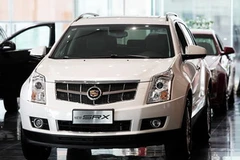 Một mẫu xe Cadillac SRX ở một đại lý của GM ở Thượng Hải. (Nguồn: Bloomberg)