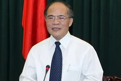 Chủ tịch Quốc hội Nguyễn Sinh Hùng phát biểu kết luận phiên họp thứ nhất Ủy ban dự thảo sửa đổi Hiến pháp năm 1992. (Ảnh: Nhan Sáng/TTXVN)