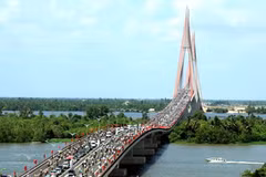Cầu Cần Thơ trong ngày khánh thành. (Ảnh: Duy Khương/TTXVN)