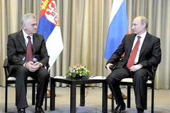 Tổng thống Nga Vladimir Putin (phải) gặp Tổng thống Serbia Tomislav Nikolic ở Mátxcơva. (Nguồn: RIA Novosti)