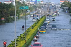 Cảnh ngập lụt tại thủ đô Bangkok ngày 23/10. (Nguồn: AFP/TTXVN)
