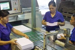 Dây chuyền sản xuất giấy A4 tại Công ty Giấy Bãi Bằng. (Ảnh: Hoàng Hùng/TTXVN)