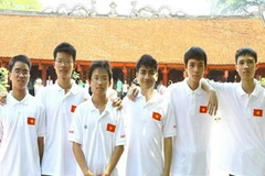 6 học sinh Việt Nam dự thi Olympic Toán học quốc tế 2010. (Ảnh: Bích Ngọc/TTXVN)
