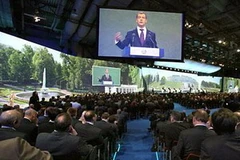 Tổng thống Nga Dmitry Medvedev phát biểu khai mạc diễn đàn kinh tế quốc tế Saint Petersburg - 2011. (Nguồn: telegraph.co.uk)