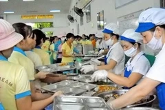 Một giờ ăn trưa của công nhân trong nhà máy. Ảnh minh họa. (Nguồn: báo Đồng Nai)