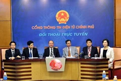 Các vị khách mời tại buổi tọa đàm. (Nguồn: báo Dân Trí)