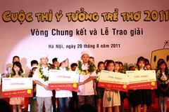 Các bé đoạt giải Ý tưởng trẻ thơ 2011. (Ảnh: Phương Chi/Vietnam+)