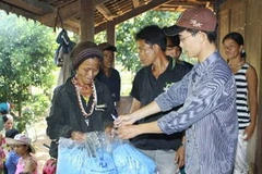 Cấp màn phòng, chống sốt rét cho đồng bào dân tộc thiểu số tỉnh Quảng Trị. Ảnh minh họa. (Nguồn: TTXVN)