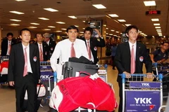 Đội tuyển Việt Nam mất tới hơn một ngày ở sân bay và trên máy bay mới tới Lebanon. (Ảnh: TT&VH) 