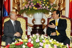 Thủ tướng Nguyễn Tấn Dũng tiếp kiến Quốc vương Campuchia Norodom Sihamoni. (Ảnh: Đức Tám/TTXVN)