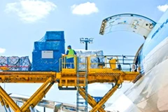 Vận chuyển hàng hóa, bưu phẩm từ Nhật Bản tới Mỹ bằng đường hàng không. (Nguồn: Internet)