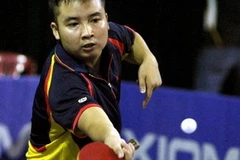 Tay vợt Dương Văn Nam (Quân đội) thi đấu nội dung đơn nam. (Ảnh: Phạm Kiên/TTXVN)