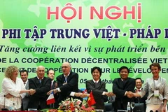Khung cảnh lễ ký kết thỏa thuận hợp tác về khoa học công nghệ giữa các địa phương Việt Nam và Pháp. (Ảnh: Văn Đức/TTXVN)