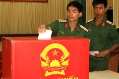 Cử tri khối an ninh-quốc phòng đi bỏ phiếu bầu cử sớm. (Ảnh minh họa; Duy Khương/TTXVN)