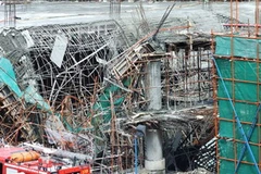 Hiện trường sự cố sập sàn bêtông ở Phú Mỹ Hưng. (Ảnh:Thế Vinh/TTXVN) 