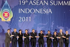 Các trưởng đoàn dự ASEAN 19 chụp ảnh chung. (Ảnh: Đức Tám/TTXVN)