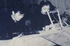 Đài phát thanh Giải phóng luôn cập nhật thông tin thắng trận, "đánh sóng" vào sào huyệt địch khiến kẻ thù khiếp sợ. (Ảnh: Tư liệu, nguồn VOV)