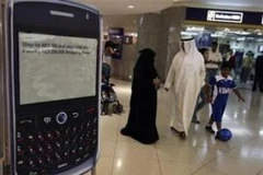 Điện thoại BlackBerry được bày bán trong các trung tâm thương mại tại Dubai. (Nguồn: Reuters) 