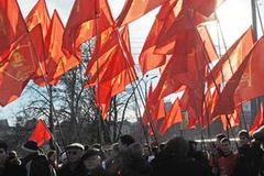 Những người ủng hộ Đảng Cộng sản Liên bang Nga míttinh phản đối lập trạm trung chuyển của NATO ở nước này. (Nguồn: RIA Novosti) 