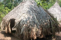 Hiện trường và tang vật vụ án mạng. (Ảnh: Hoàng Tiến/Vietnam+)