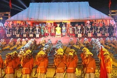Tái hiện thao diễn thủy binh thời Nguyễn tại Festival Huế 2010. (Ảnh Quốc Việt/Vietnam+) 
