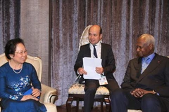 Phó Chủ tịch nước Nguyễn Thị Doan gặp ông Abdou Diouf, Tổng thư ký Tổ chức Quốc tế Pháp ngữ (OIF). (Ảnh: Thống Nhất/TTXVN)