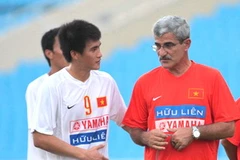 Huấn luyện viên Calisto hy vọng với sự trở lại của Công Vinh, đội tuyển Việt Nam sẽ có thêm sức mạnh để tiếp đón Syria. (Ảnh: TT&VH) 