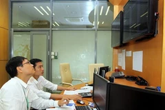 Giám sát theo dõi hệ thống đấu thầu trái phiếu điện tử. (Ảnh: Tuấn Anh/TTXVN)