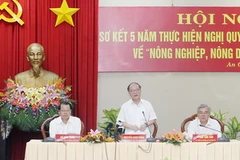 Chủ tịch Quốc hội Nguyễn Sinh Hùng phát biểu tại buổi làm việc với lãnh đạo chủ chốt An Giang. (Ảnh: Nhan Sáng/TTXVN)