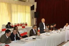 Các đại biểu Quốc hội thảo luận tại tổ về dự án Luật Khiếu nại. (Ảnh: Thái Bình/TTXVN)