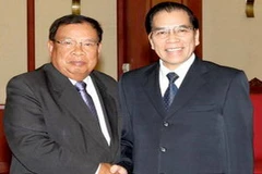 Tổng Bí thư Nông Đức Mạnh tiếp Phó Chủ tịch nước Cộng hoà Dân chủ Nhân dân Lào Bounnhang Vorachith. (Ảnh: Đinh Xuân Tuân/TTXVN)