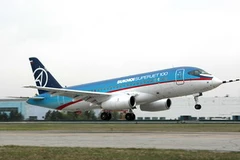 Máy bay phản lực Sukhoi Superjet-100.