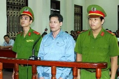 Bị cáo Đoàn Văn Quý trước vành móng ngựa. (Ảnh: Doãn Tấn/TTXVN)