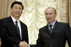 Chủ tịch Trung Quốc Tập Cận Bình (thời điểm đang là Phó Chủ tịch Trung Quốc) gặp Tổng thống Nga Putin ơt Mátxcơva, ngày 23/3/2010. (Nguồn: AP)