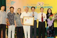 Báo Thể thao & Văn hóa đón nhận Huân chương Lao động hạng Nhất. (Ảnh: Minh Quyết/TTXVN)