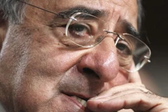 Bộ trưởng Quốc phòng Mỹ Leon Panetta lo lắng việc cắt giảm ngân sách toàn diện sẽ ảnh hưởng tới hoạt động quốc phòng Mỹ. (Nguồn: AP)