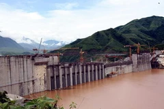 Hồ Thủy điện Sơn La đang tích nước. (Ảnh: Điêu Chính Tới/TTXVN)