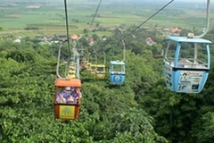 Hệ thống cáp treo lên núi Bà Tây Ninh. (Nguồn: catour.com.vn)