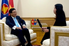 Bộ trưởng Phạm Bình Minh trả lời phỏng vấn của phóng viên TTXVN. (Ảnh: Chí Giáp/TTXVN)