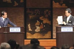 Cuộc đối đầu trực tiếp đầu tiên giữa hai ứng cử viên của hai đảng LDP và DPJ. (Ảnh: Reuters)