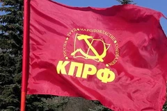 Lá cờ có lôgô biểu tượng của KPRF. (Nguồn: Internet)