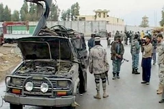 Hiện trường vụ đánh bom ám sát phó tỉnh trưởng Abdul Latif Ashna. (Nguồn: Reuters)