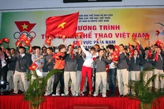 Các vận động viên thể hiện niềm vui trong lễ xuất quân. (Ảnh: Quang Nhựt/TTXVN)